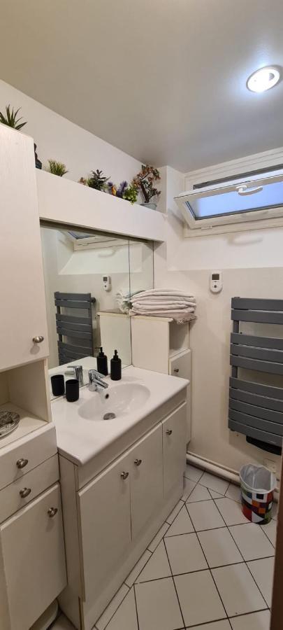 Appartement Cozy Heart Of Paris, 3 Mins Louvre Parijs
